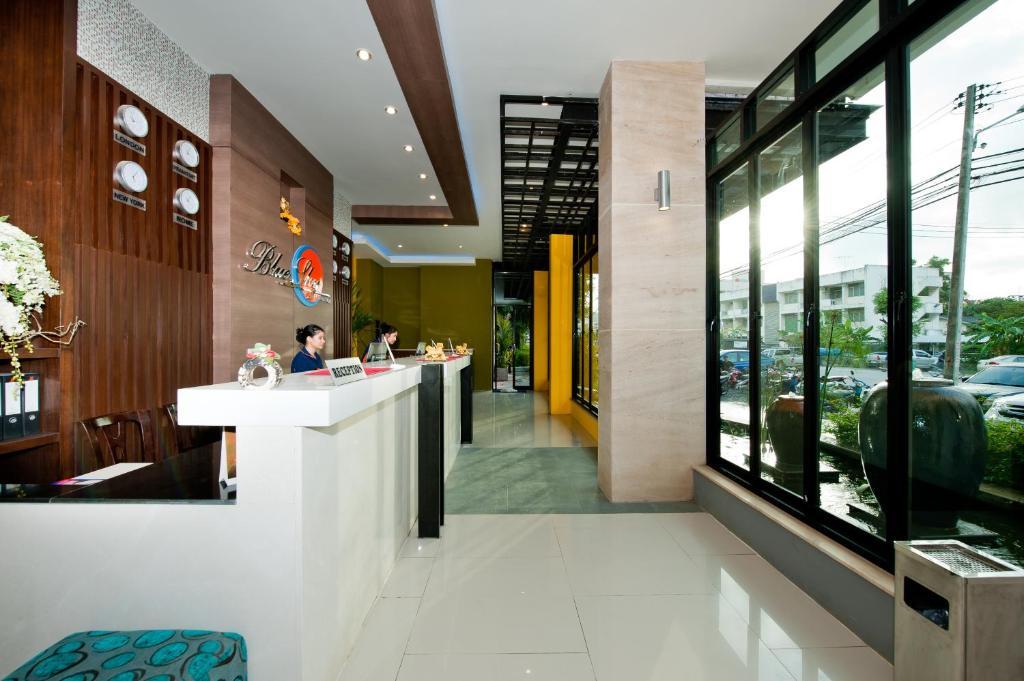 Blue Sky Patong Hotel Exterior foto