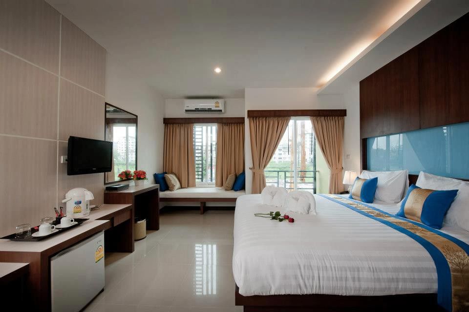 Blue Sky Patong Hotel Exterior foto