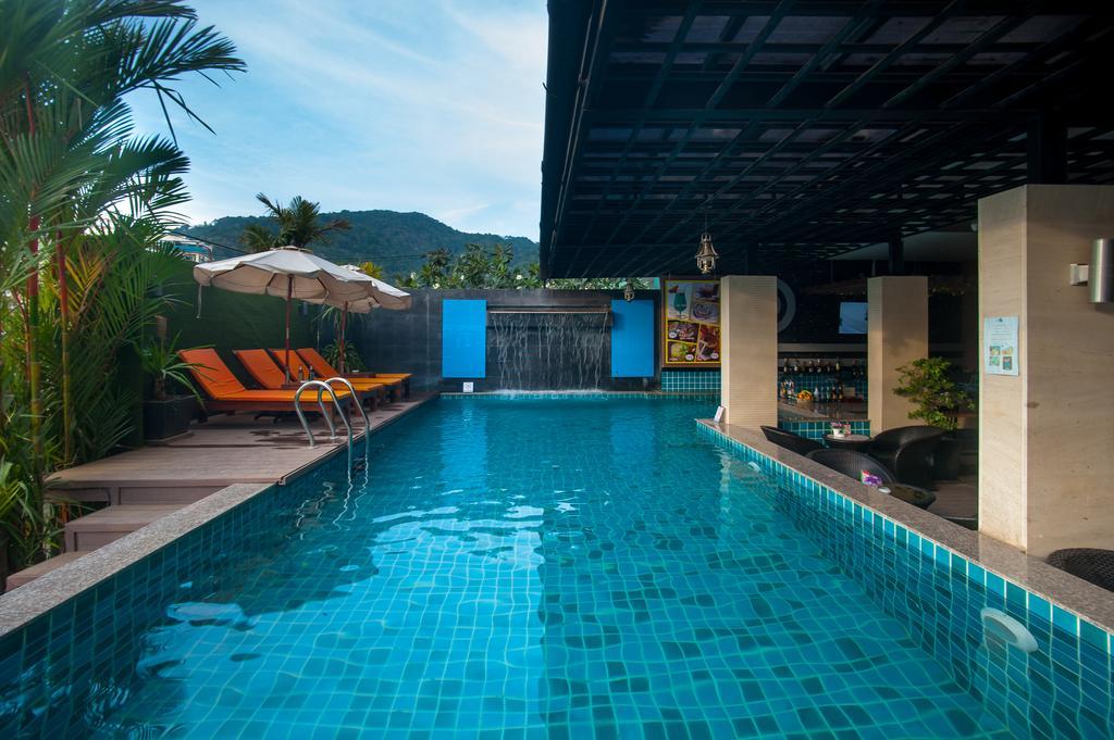 Blue Sky Patong Hotel Exterior foto