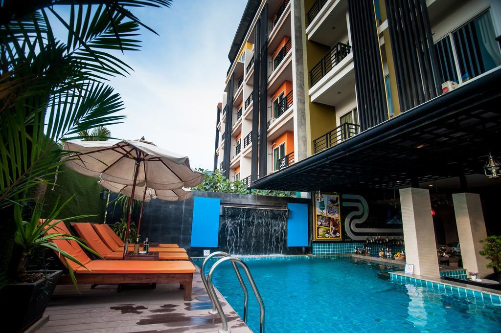 Blue Sky Patong Hotel Exterior foto