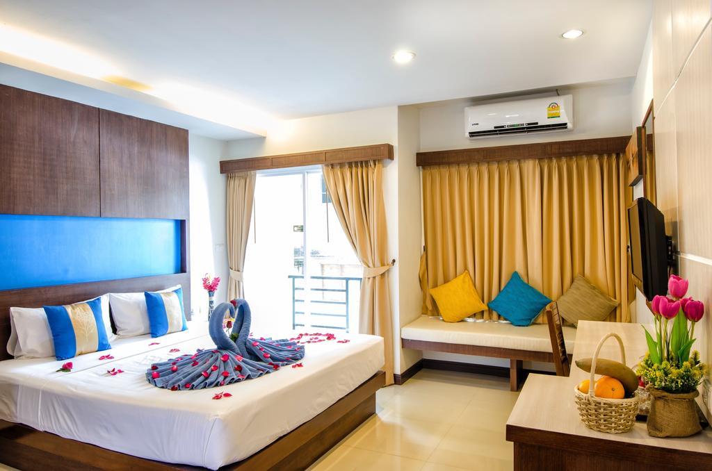 Blue Sky Patong Hotel Exterior foto