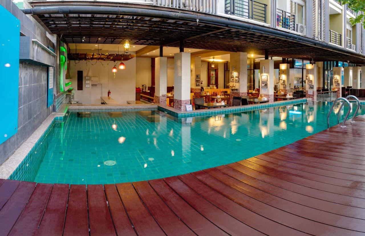 Blue Sky Patong Hotel Exterior foto