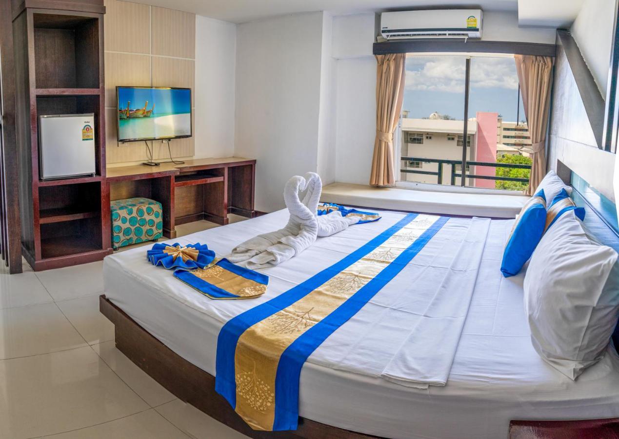 Blue Sky Patong Hotel Exterior foto